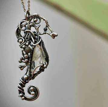 silver-wire-wrapped-seahorse-pendant-with dendritic-agate